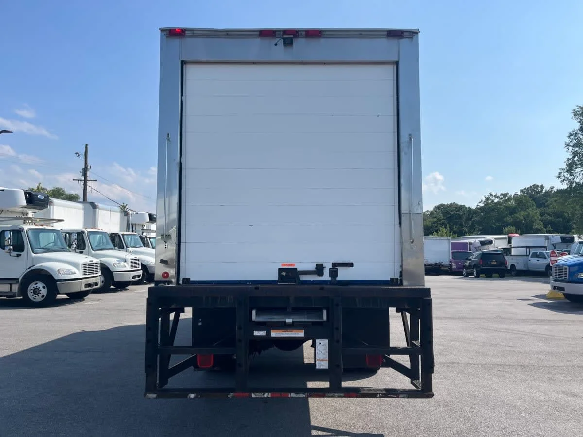 2019 Freightliner M2 106 in Beltsville, MD — photo 5