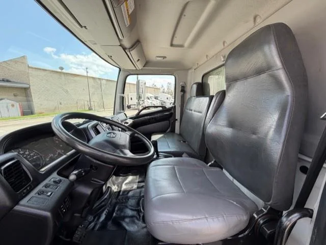 2020 Hino 268 - image 10