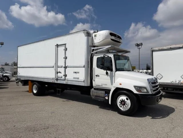 2020 Hino 268 - image 3