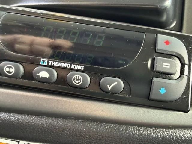 2020 Hino 268 - image 7