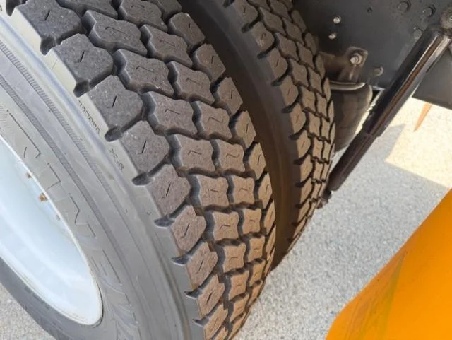 2020 Hino 268 - image 16