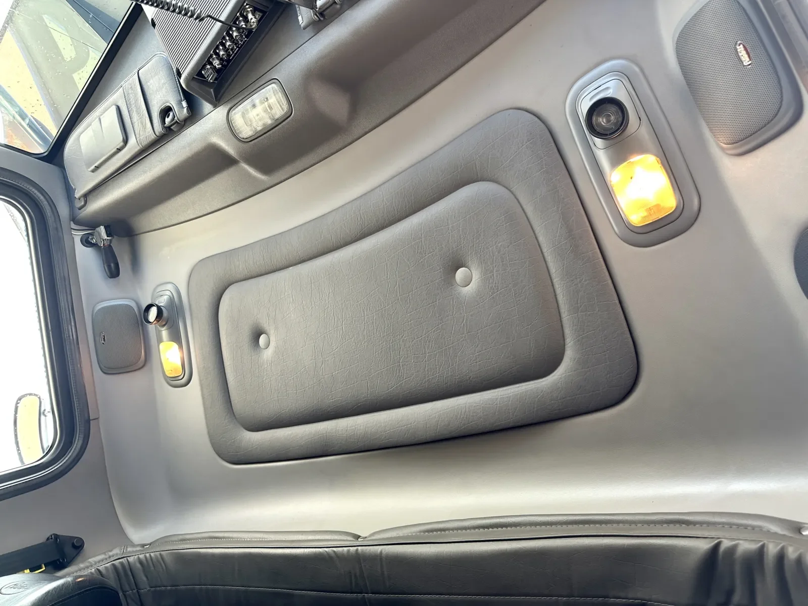 2018 Peterbilt 389 - image 21