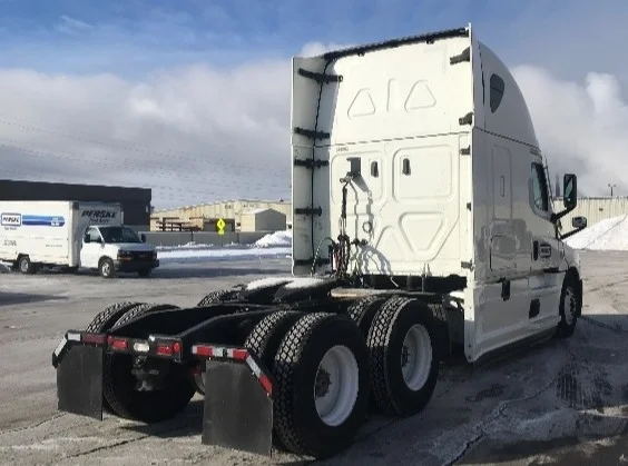 2021 Freightliner Cascadia in Concord, NC — photo 7