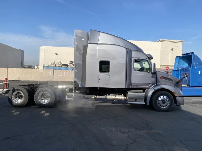 2024 Peterbilt 579 in Los Angeles, CA — photo 5
