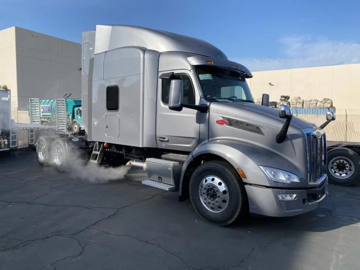 2024 Peterbilt 579 in Los Angeles, CA — photo 4