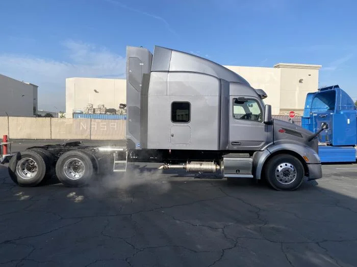 2024 Peterbilt 579 in Los Angeles, CA — photo 6