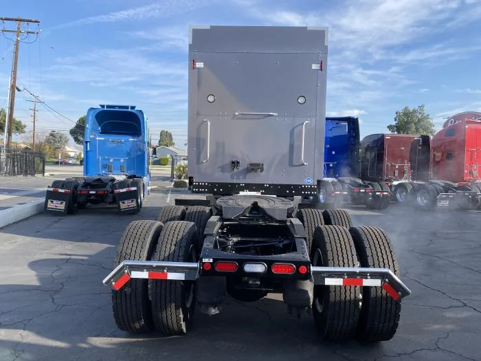 2024 Peterbilt 579 in Los Angeles, CA — photo 7