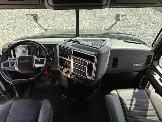 2019 Mack Anthem - image 18