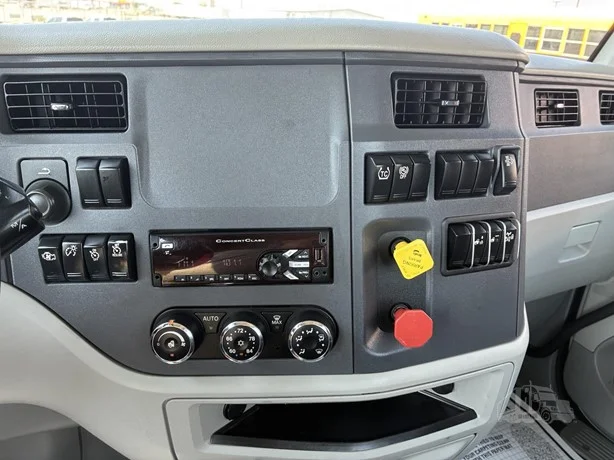 2021 Peterbilt 579 in Idaho Falls, ID — photo 38