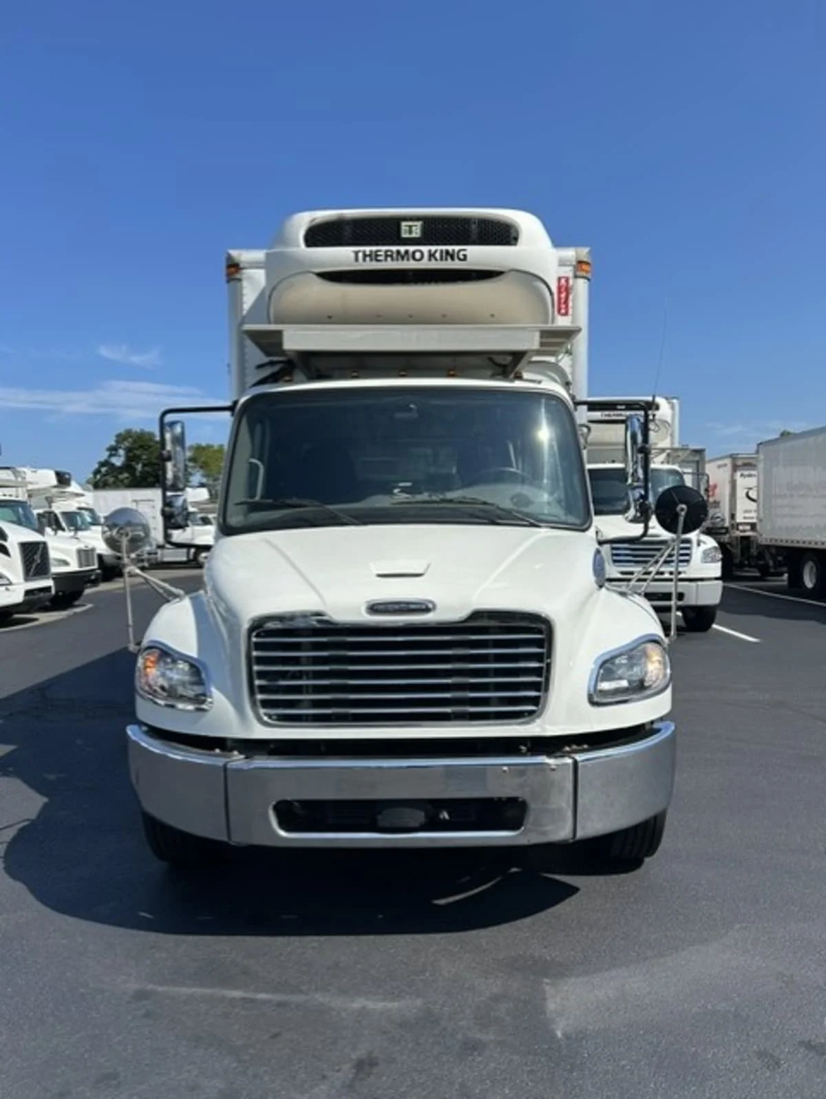 2020 Freightliner M2 106 in Farmingdale, NY — photo 2