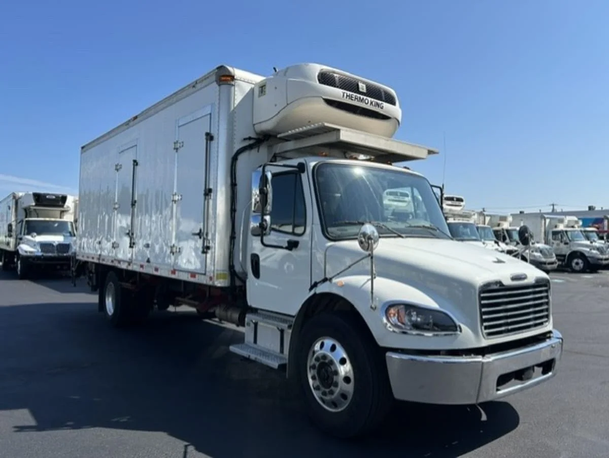 2020 Freightliner M2 106 in Farmingdale, NY — photo 3