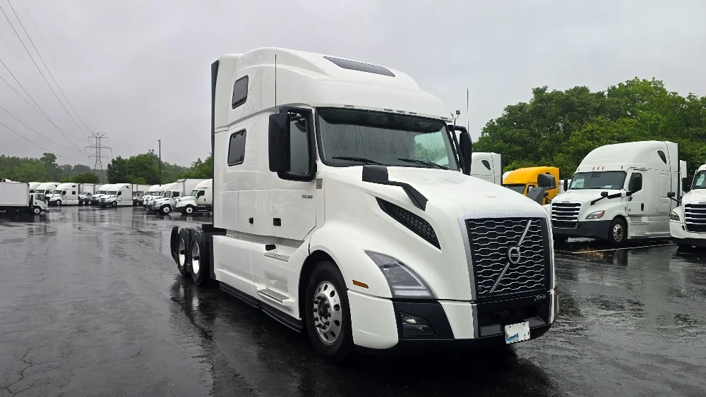 2024 Volvo VNL 860 in Greensboro, NC