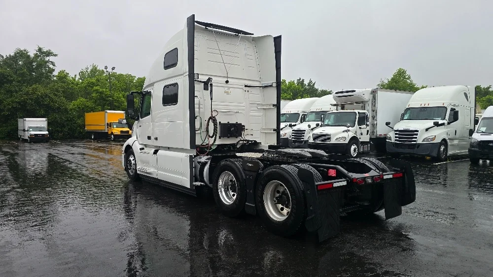 2024 Volvo VNL 860 in Greensboro, NC — photo 5