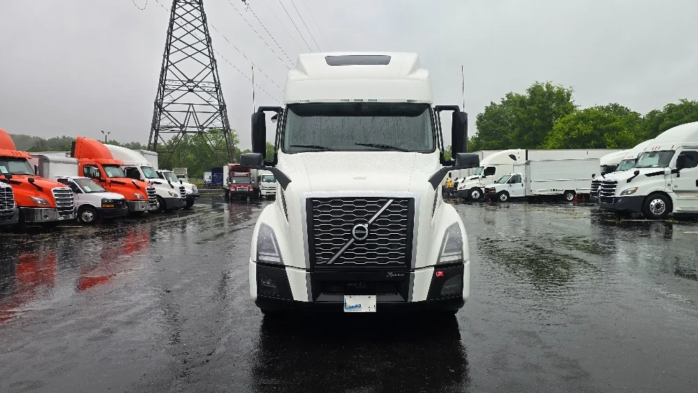 2024 Volvo VNL 860 in Greensboro, NC — photo 2