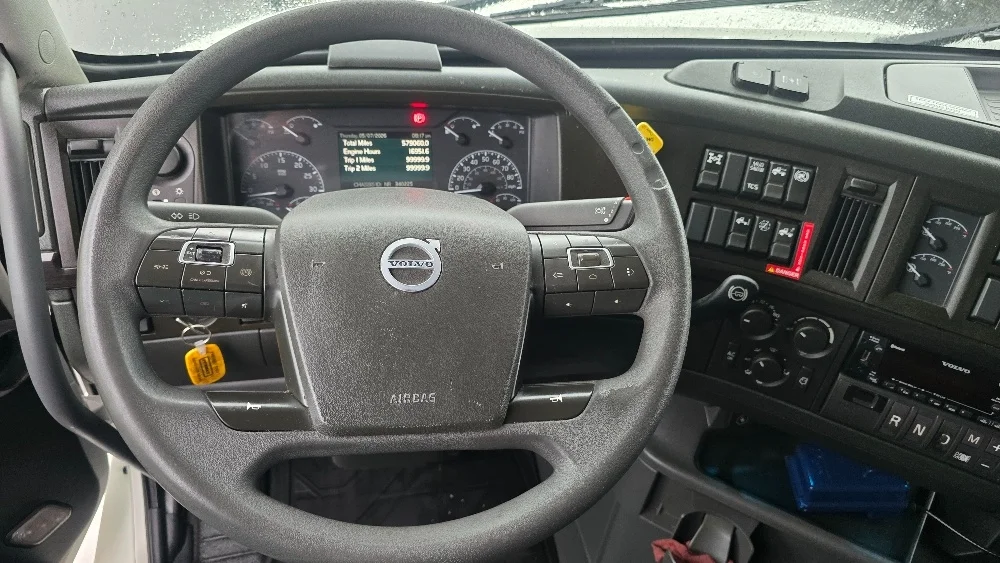 2024 Volvo VNL 860 in Greensboro, NC — photo 10