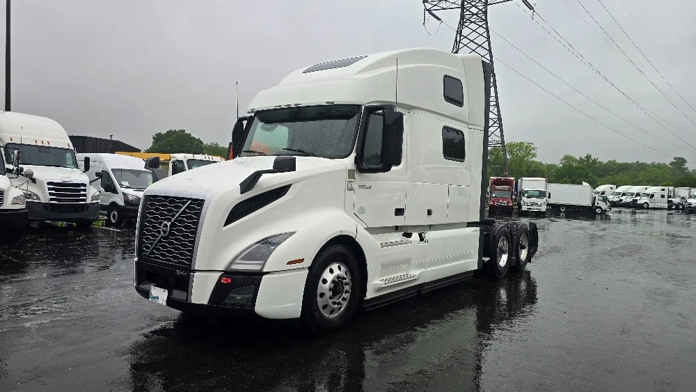 2024 Volvo VNL 860 in Greensboro, NC — photo 3
