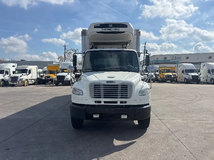 2019 Freightliner M2 106 in Houston, TX — photo 2