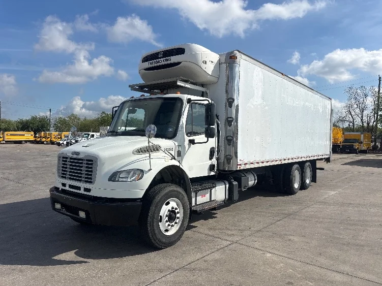2019 Freightliner M2 106 in Houston, TX — photo 3