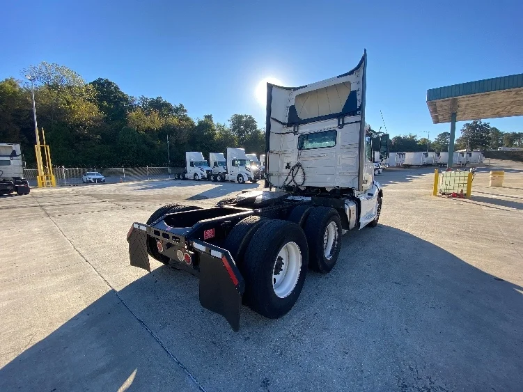 2020 Volvo VNL 300 in Bessemer, AL — photo 7