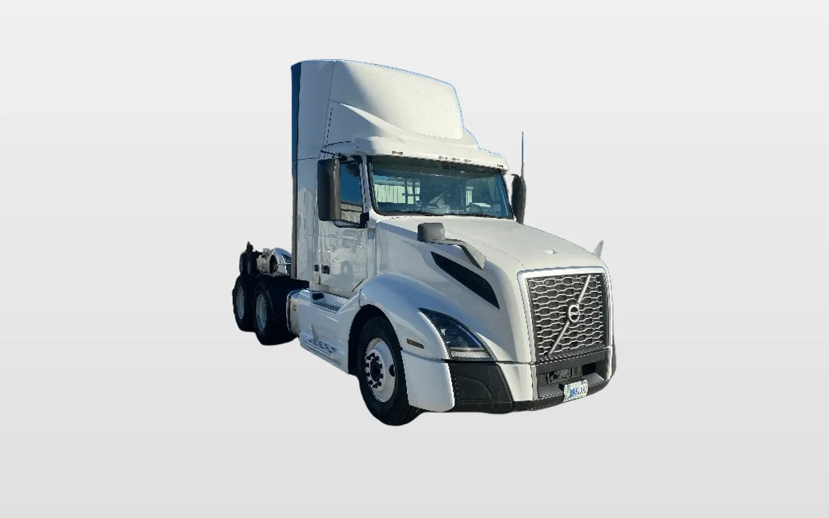 2020 Volvo - image 1