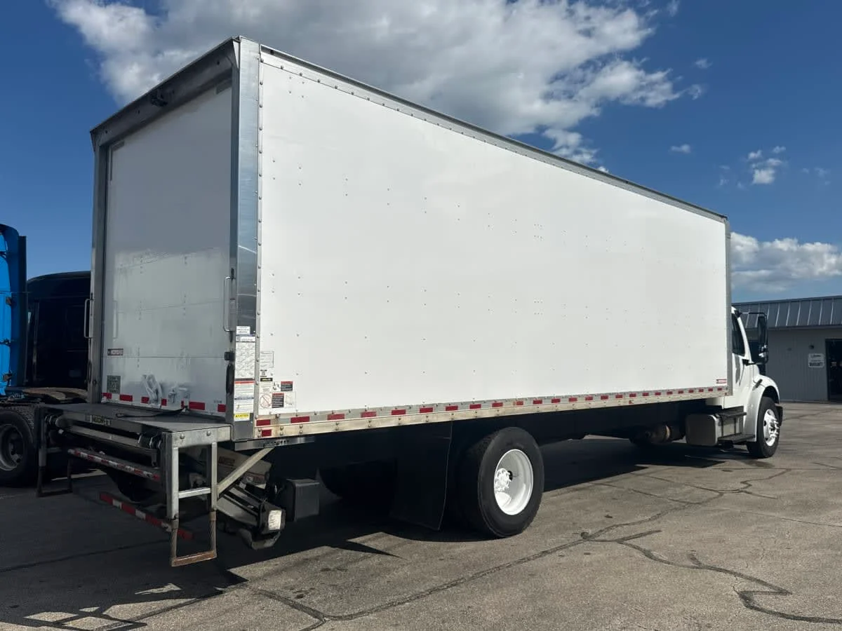 2021 Freightliner M2 106 in Oak Creek, WI — photo 4