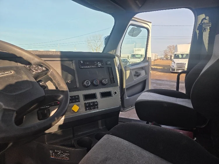 2020 Freightliner Cascadia - image 10