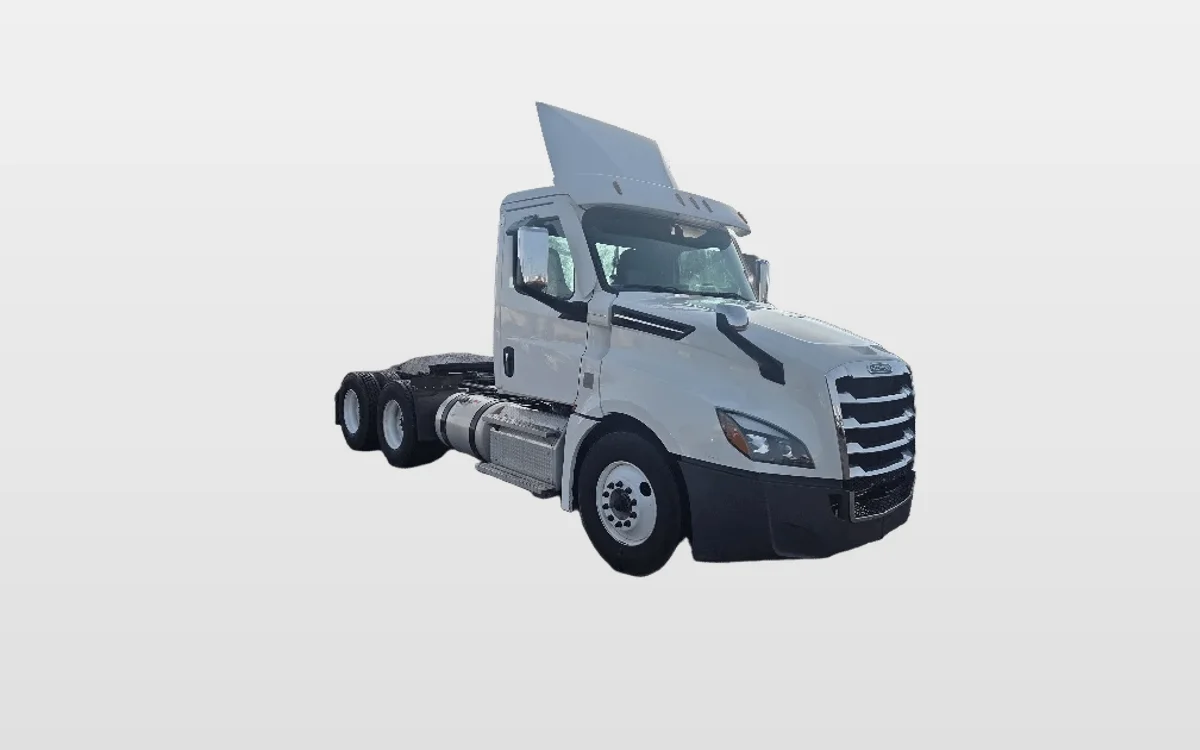 2020 Freightliner Cascadia - image 1