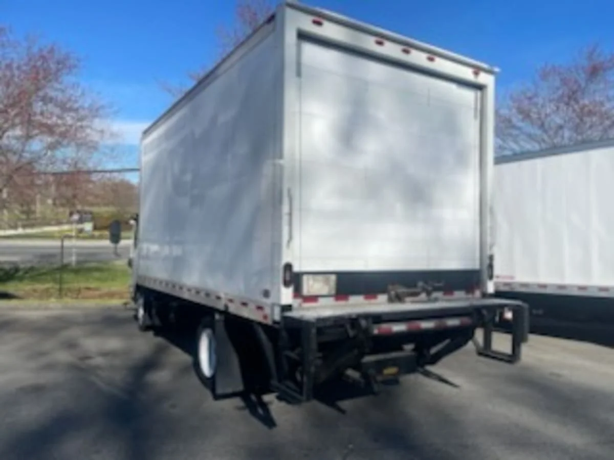 2018 Isuzu NQR - image 6