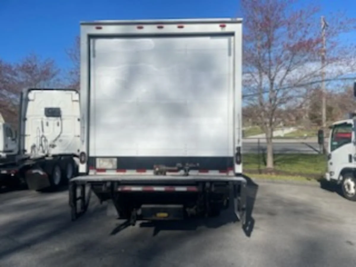 2018 Isuzu NQR - image 5