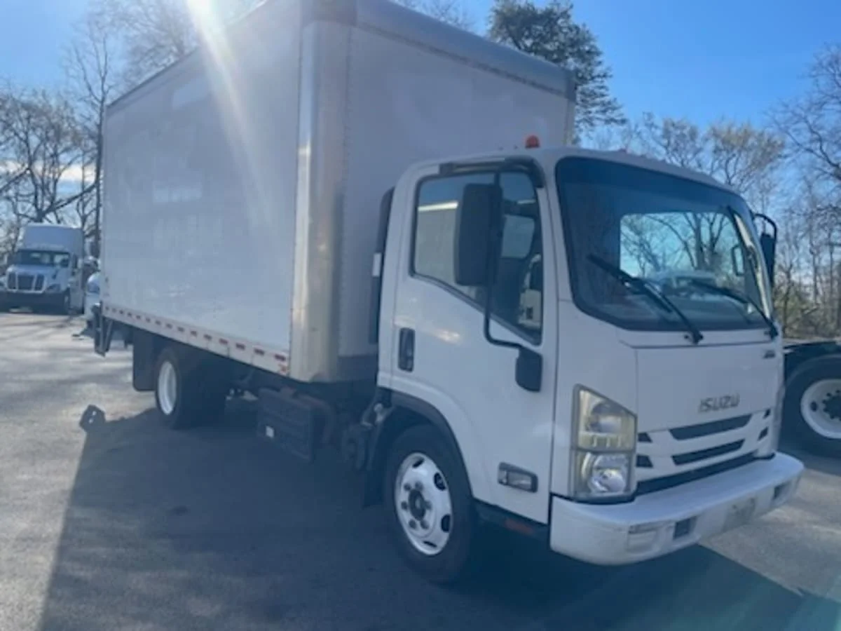 2018 Isuzu NQR - image 3