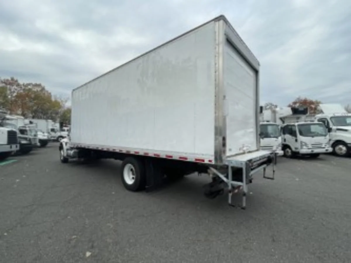 2019 International 4300 in Newark, NJ — photo 4