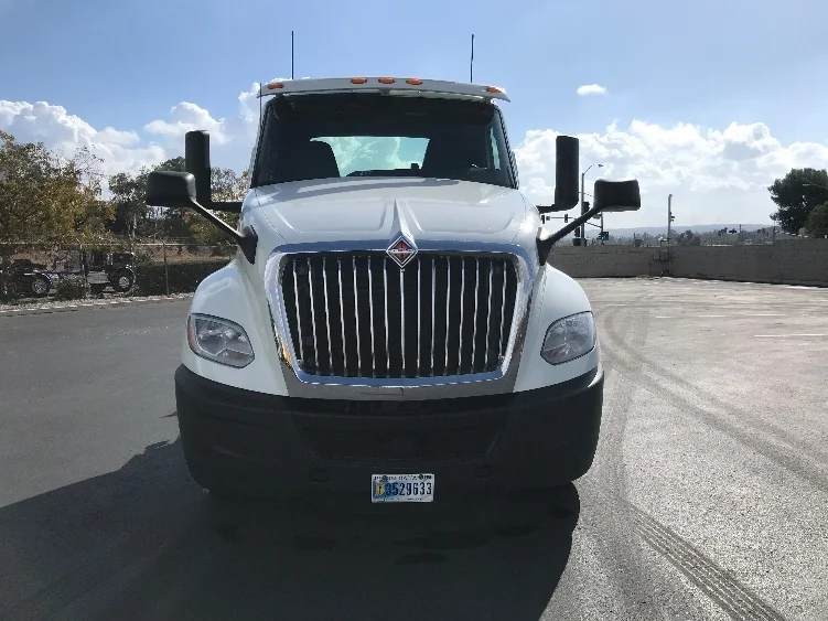 2019 International LT in Fontana, CA — photo 2