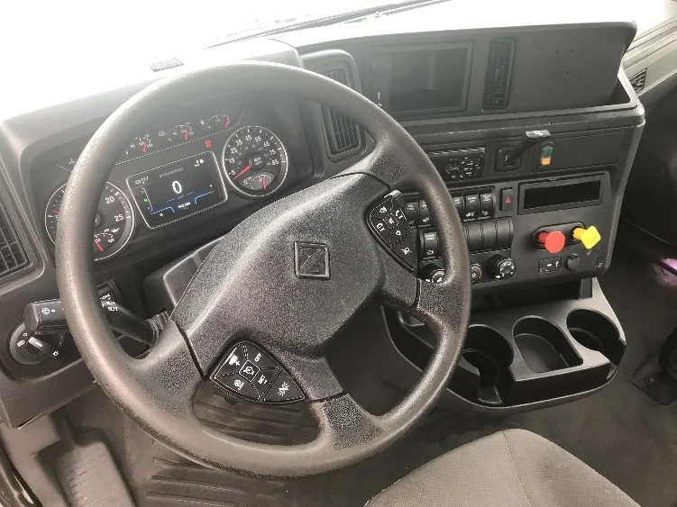 2019 International LT - image 10