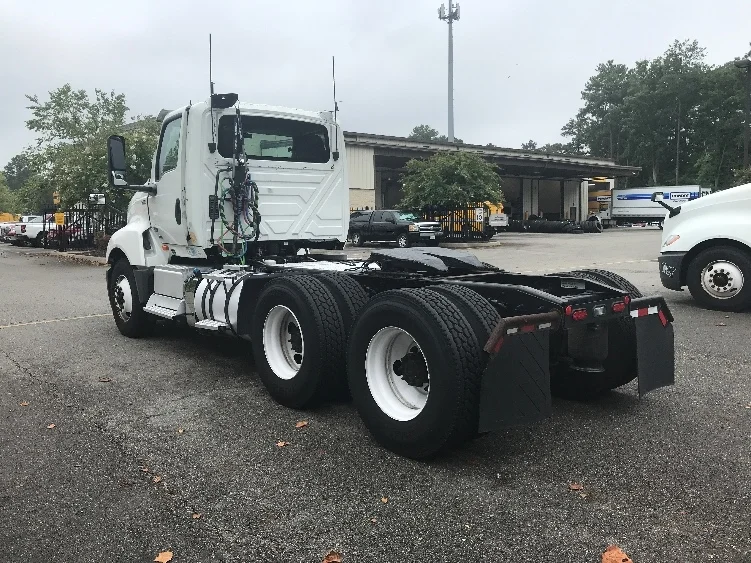 2019 International LT - image 5