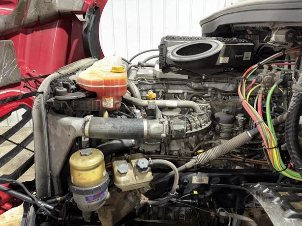 2019 Freightliner Cascadia - image 17