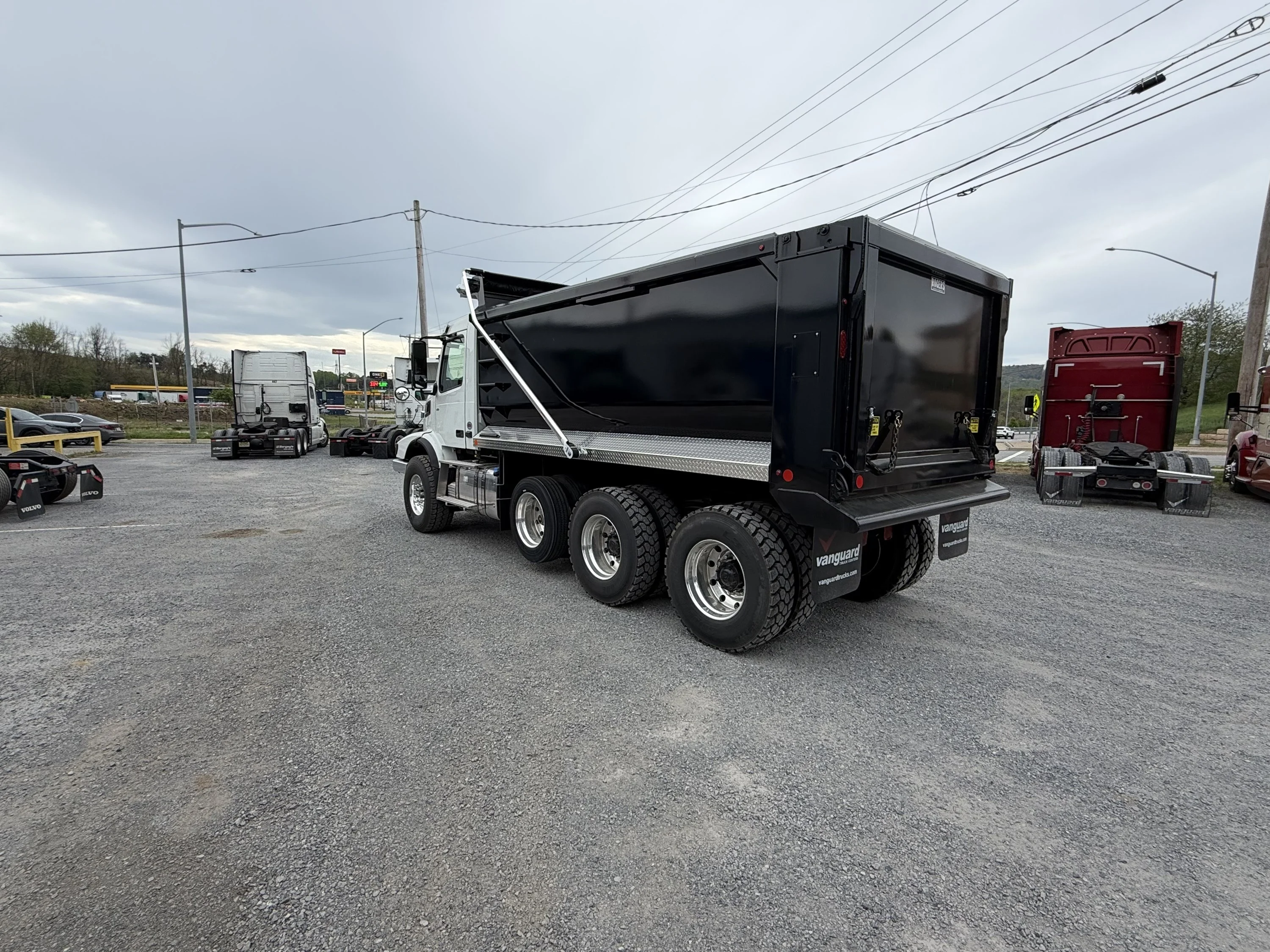 2025 Volvo VNR 660 in Roanoke, VA — photo 10