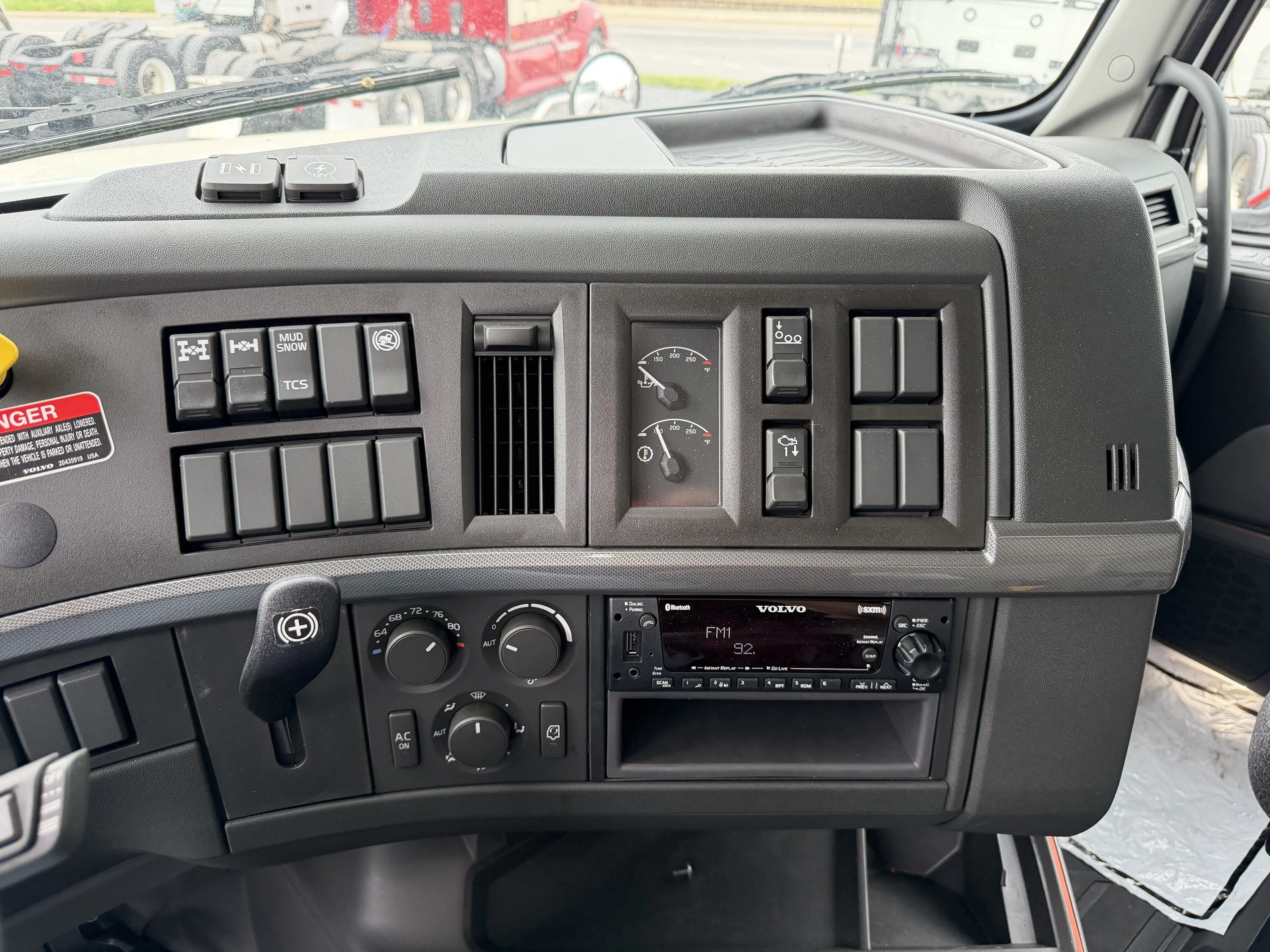 2025 Volvo VNR 660 in Roanoke, VA — photo 7