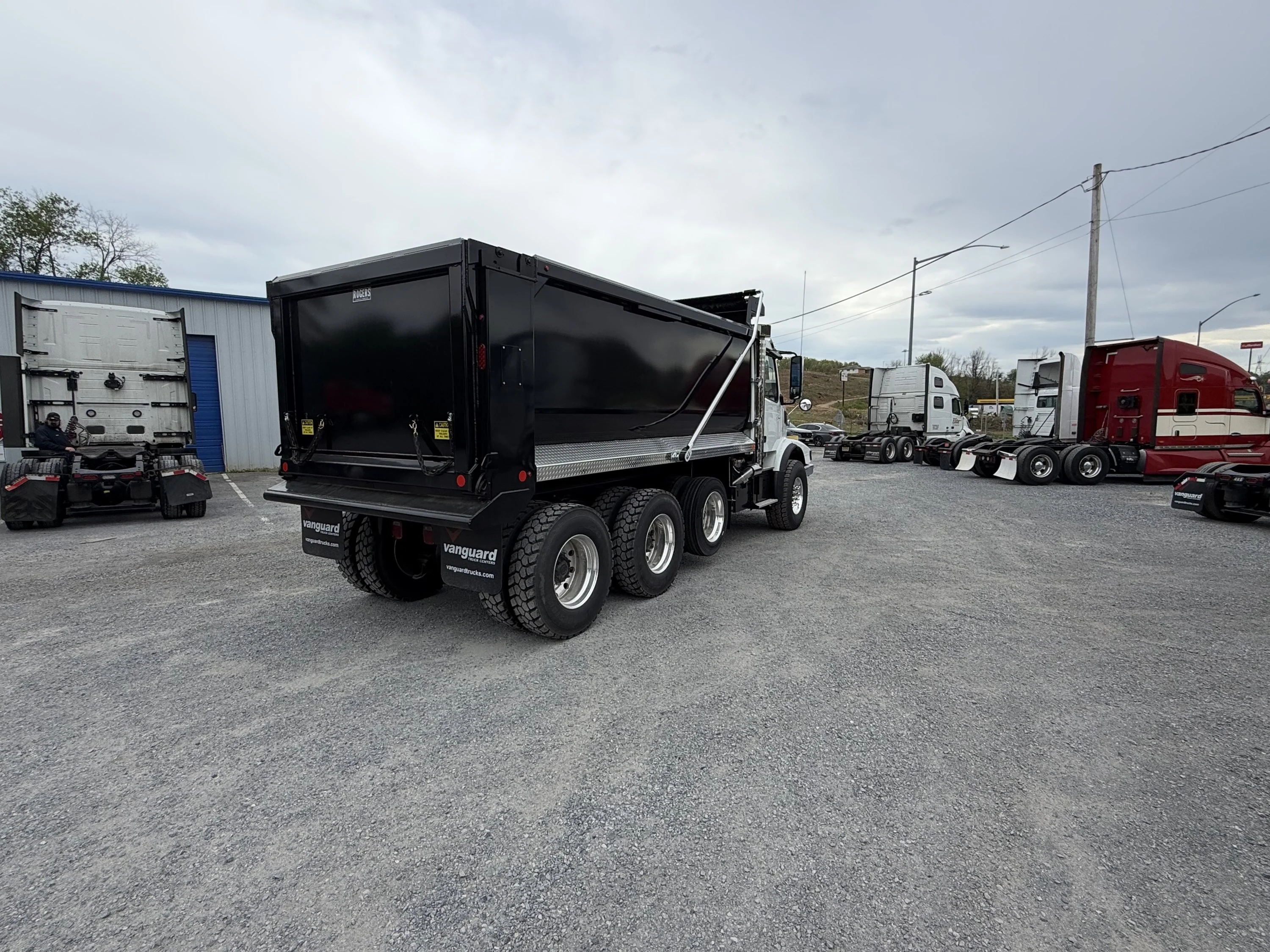 2025 Volvo VNR 660 in Roanoke, VA — photo 9