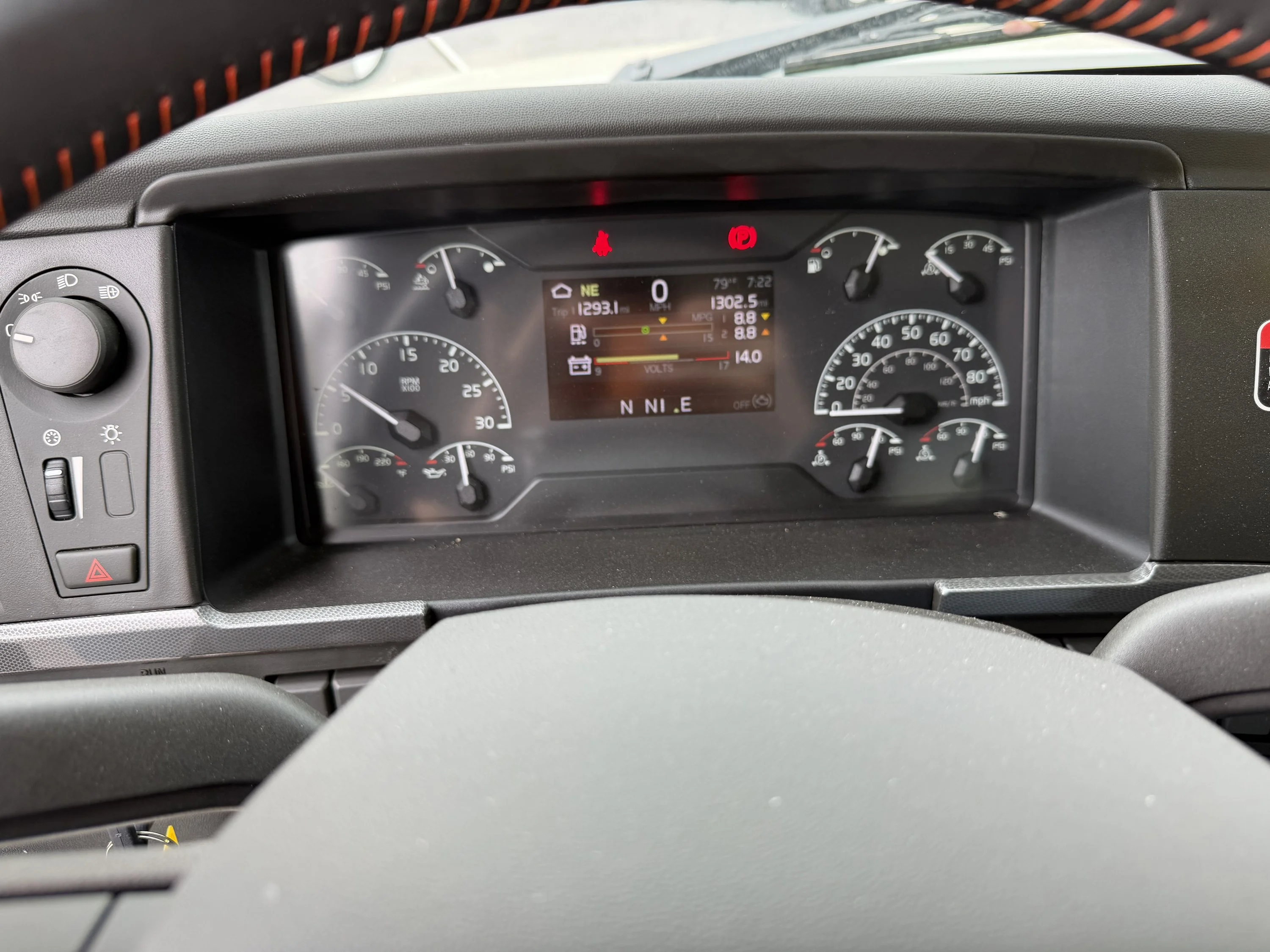 2025 Volvo VNR 660 in Roanoke, VA — photo 6