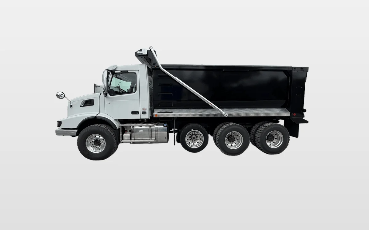 2025 Volvo - image 1