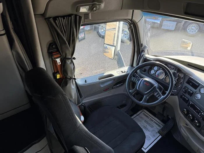2021 Peterbilt 579 - image 16