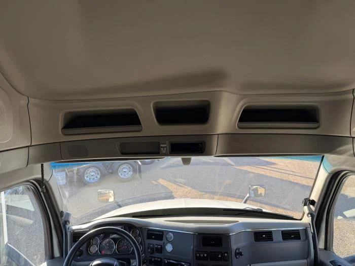 2021 Peterbilt 579 - image 14