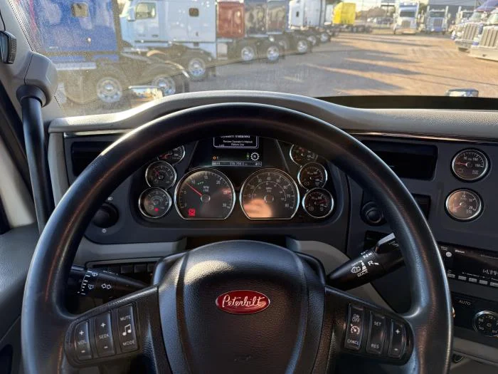2021 Peterbilt 579 - image 6