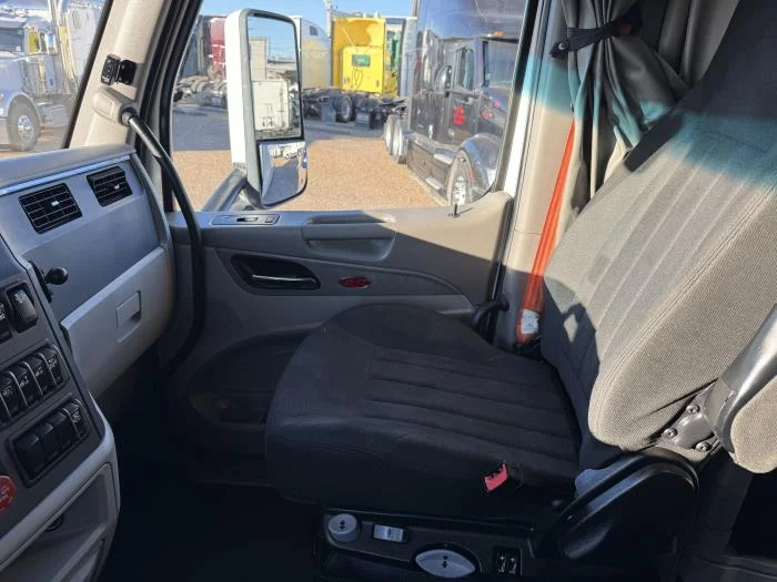2021 Peterbilt 579 - image 11
