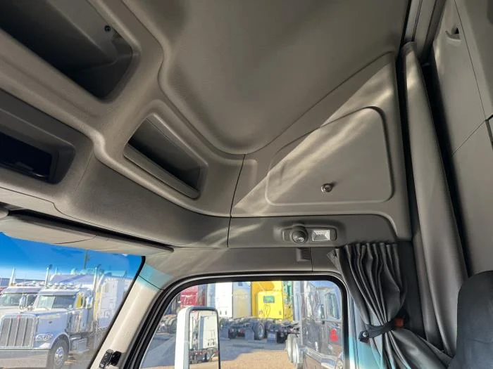 2021 Peterbilt 579 - image 13