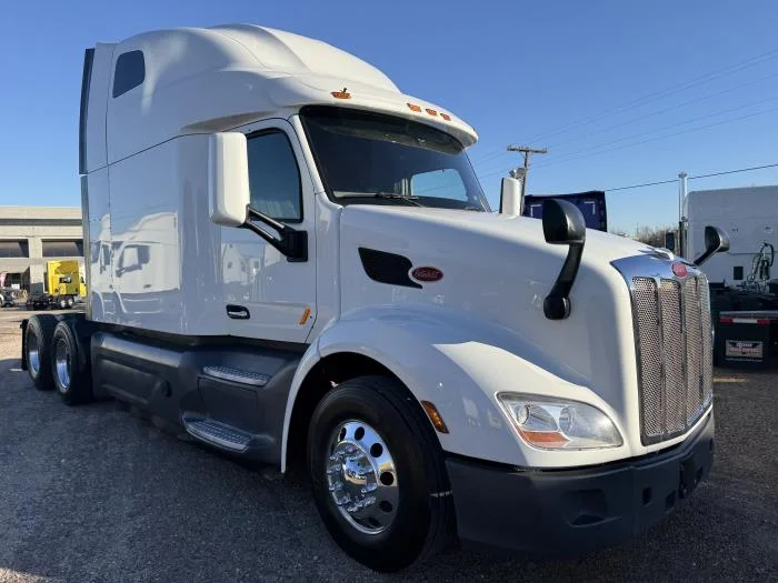2021 Peterbilt 579 - image 3