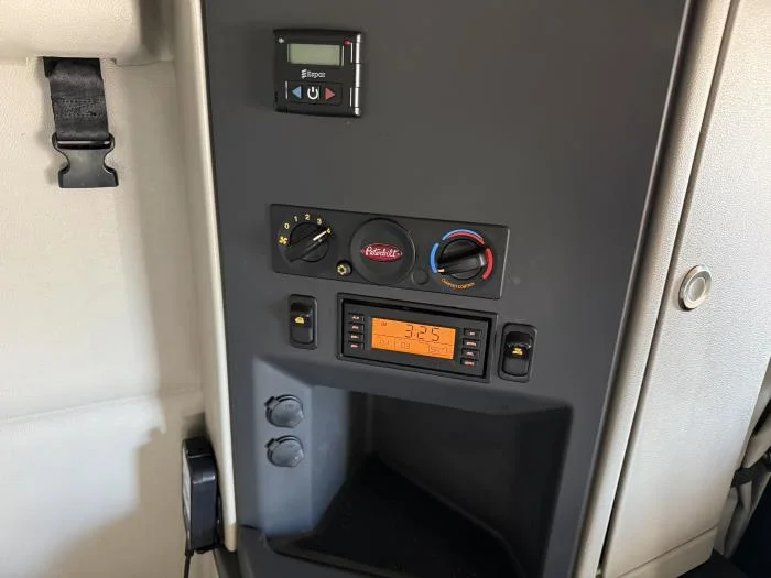 2021 Peterbilt 579 - image 25