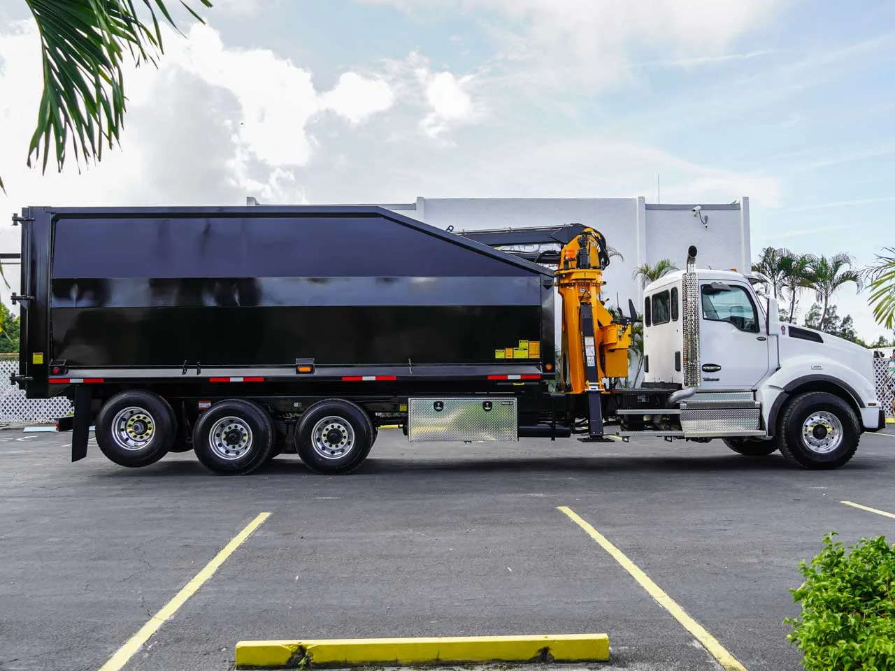 2025 Kenworth T880 - image 4