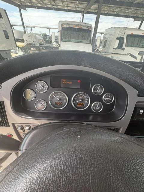 2020 Peterbilt 337 — photo 11