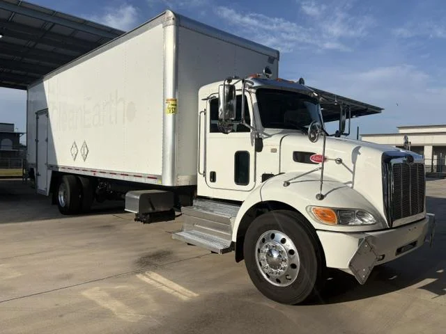 2020 Peterbilt 337 — photo 12